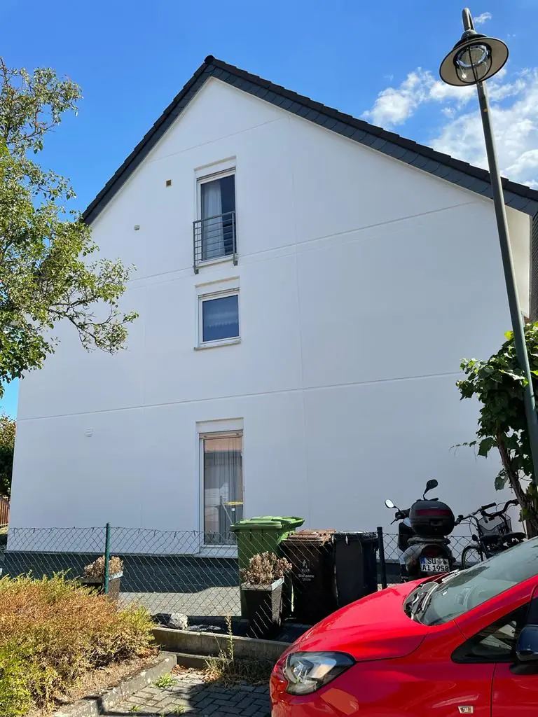 Projektfoto wohnhausfassade weiss