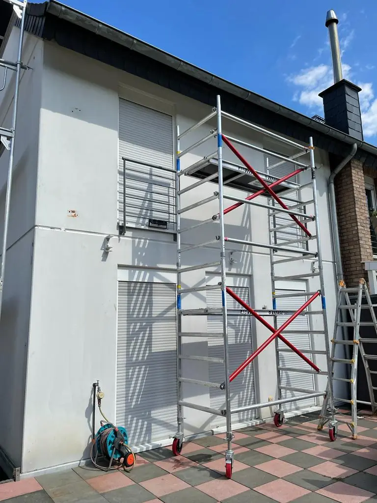 Projektfoto wohnhausfassade weiss