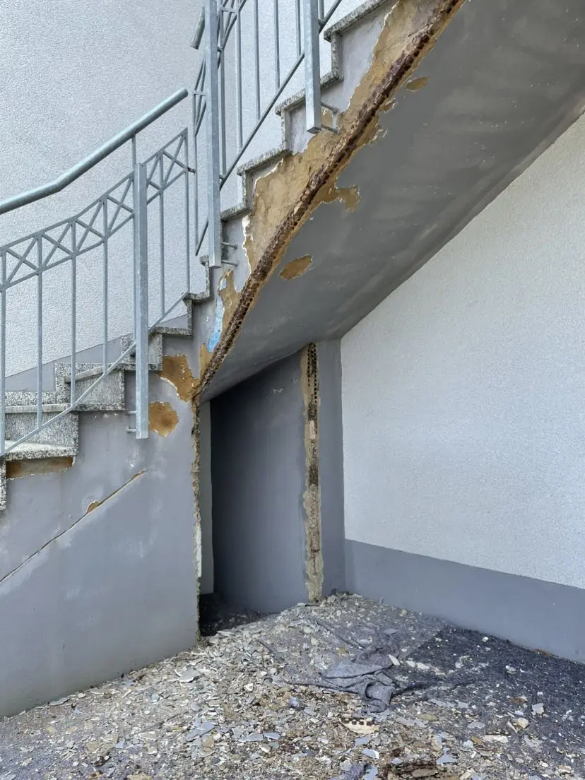 Treppe und Balkon vor der Ausführung